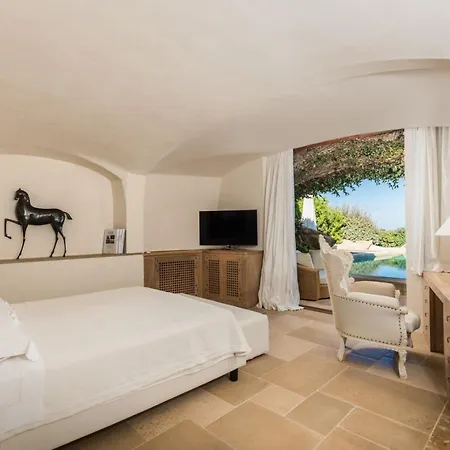 Ancora - Elegant Escape Above Villa Porto Cervo