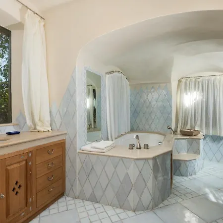 Ancora - Elegant Escape Above Villa