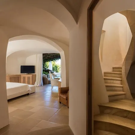Ancora - Elegant Escape Above Villa Porto Cervo